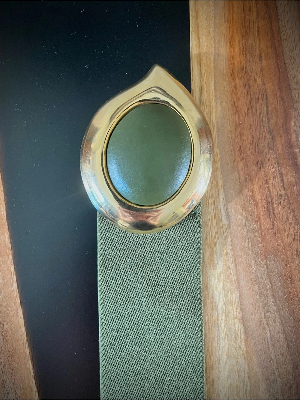 Vintage 80s Day-Lor Gold-Tone Buckle Elastic Belt w/ Olive Green Leather Center